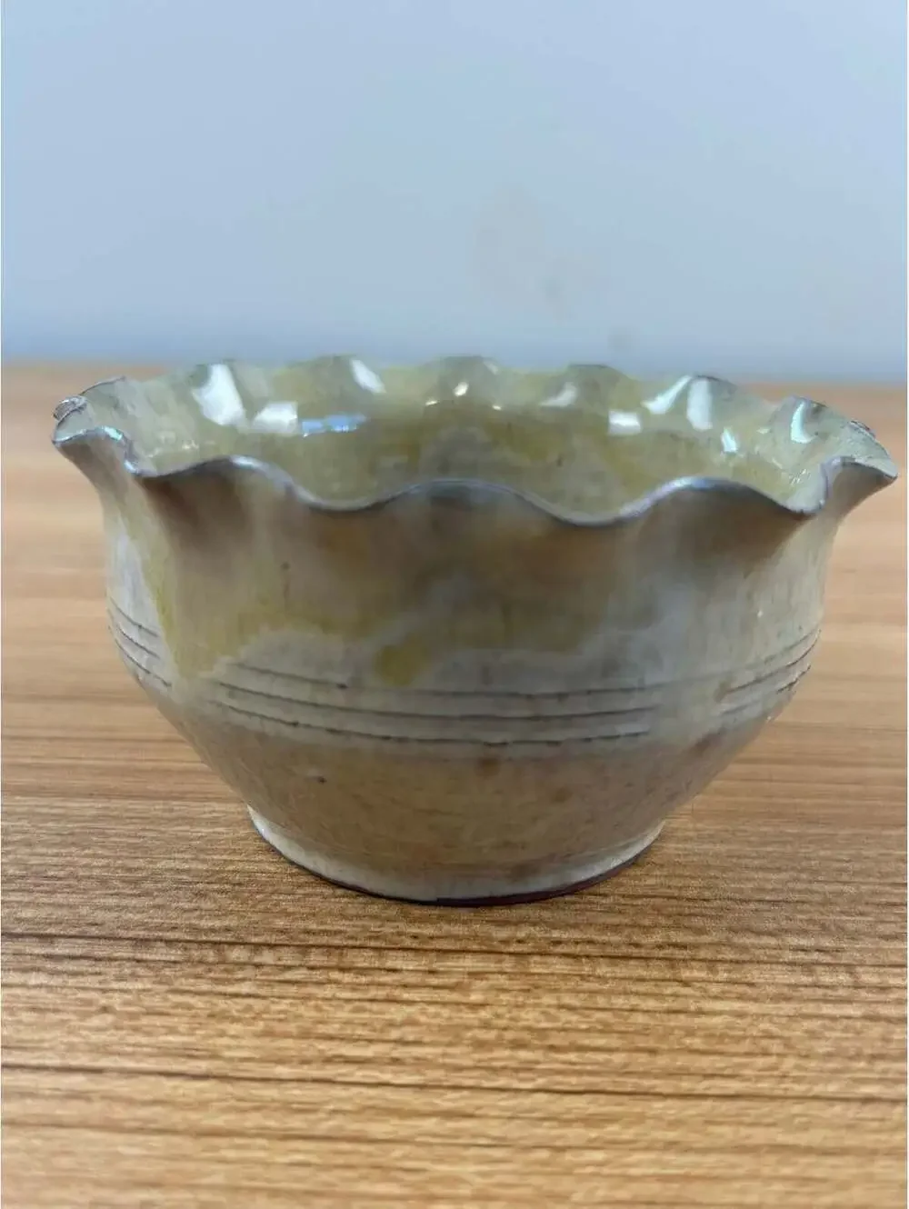 Old Sturbridge Village Pottery Mottle Glazed Ruffle Rim Bowl